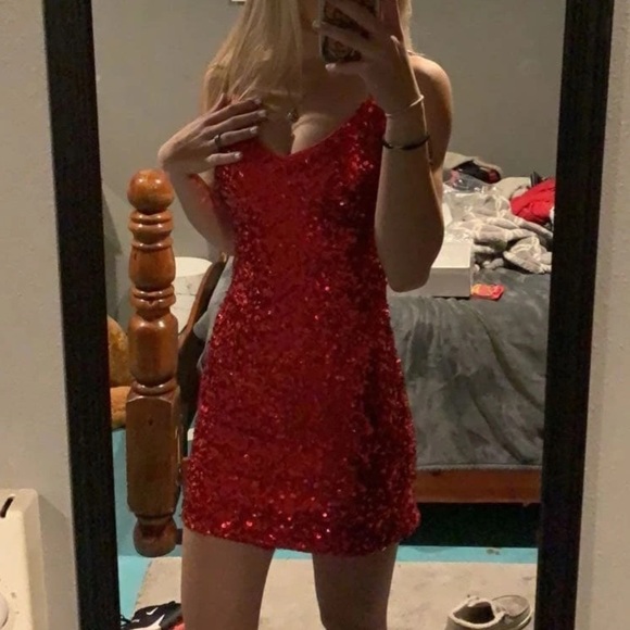 Sparkly Red Sequin Jessica Rabbit Lace-Up Bodycon Party/Homecoming Dress - Picture 4 of 13